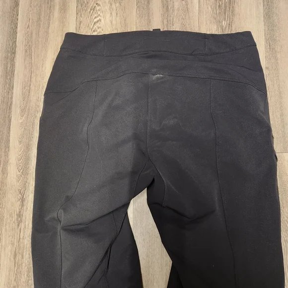Arc'teryx Men's Black Cargo Pants - Picture 8 of 10